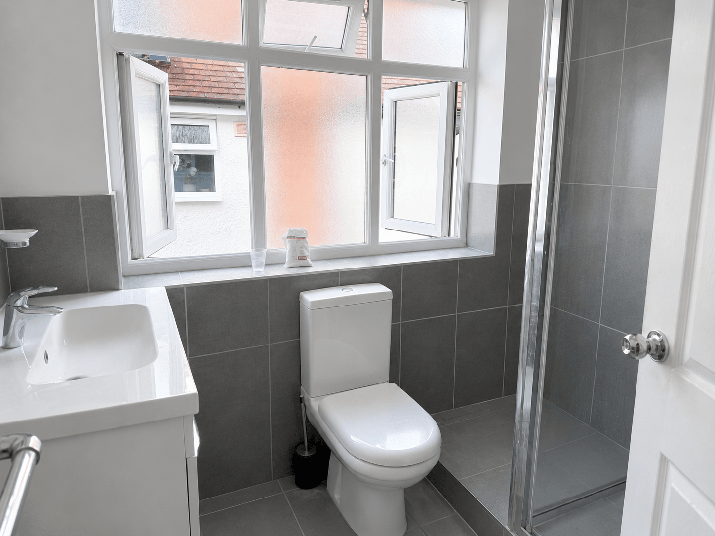 Bathroom in 5 bedroom house in Epsom 5 bedroom detached family home