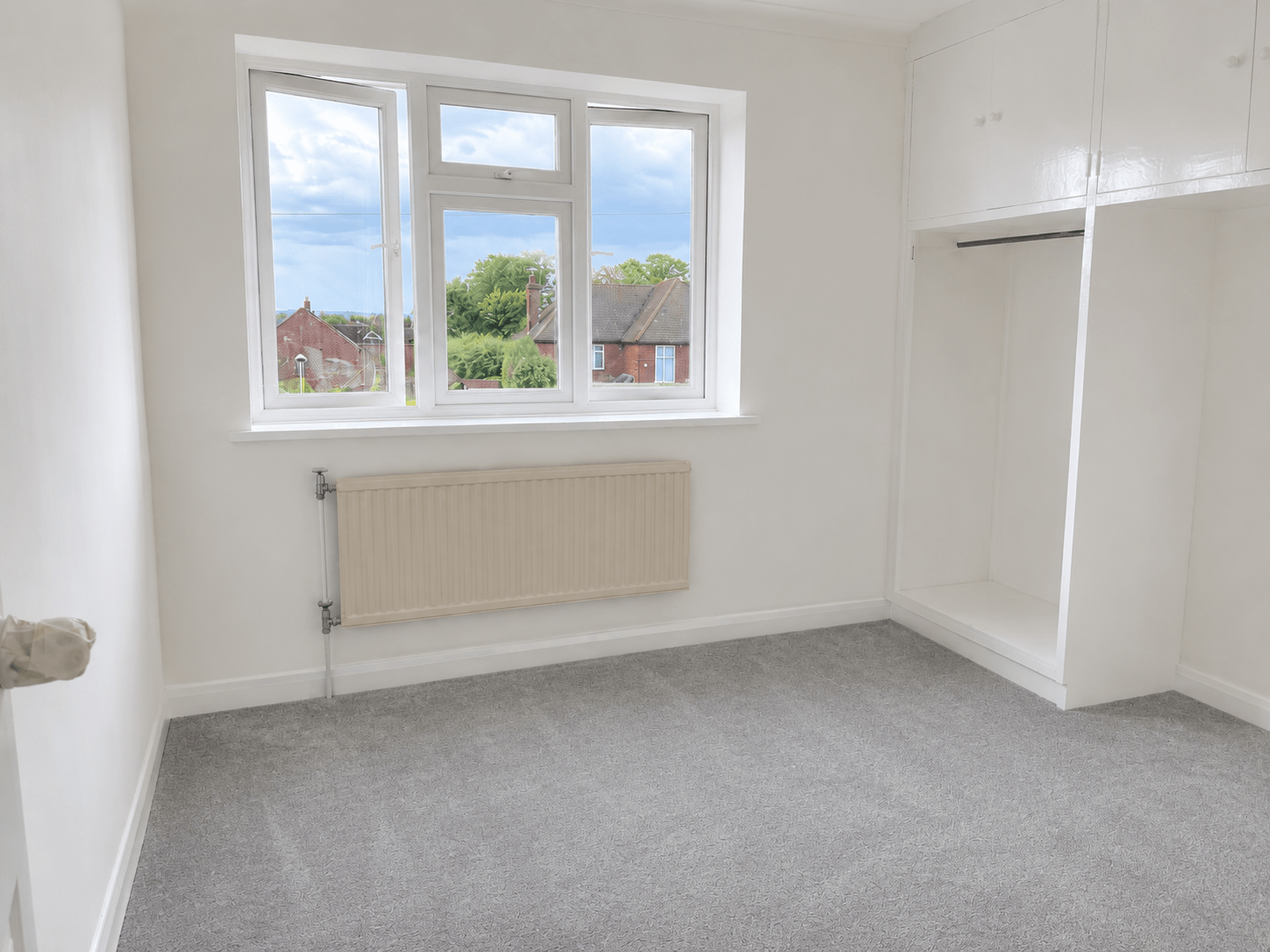 Double room in 5 bedroom house in Epsom 5 bedroom detached family home