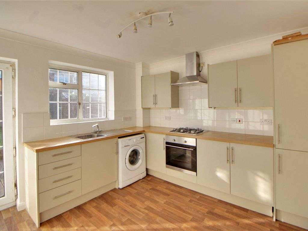 Kitchen 01 of 3 bed house in Guildford Brook Close, GU12 6AJ
