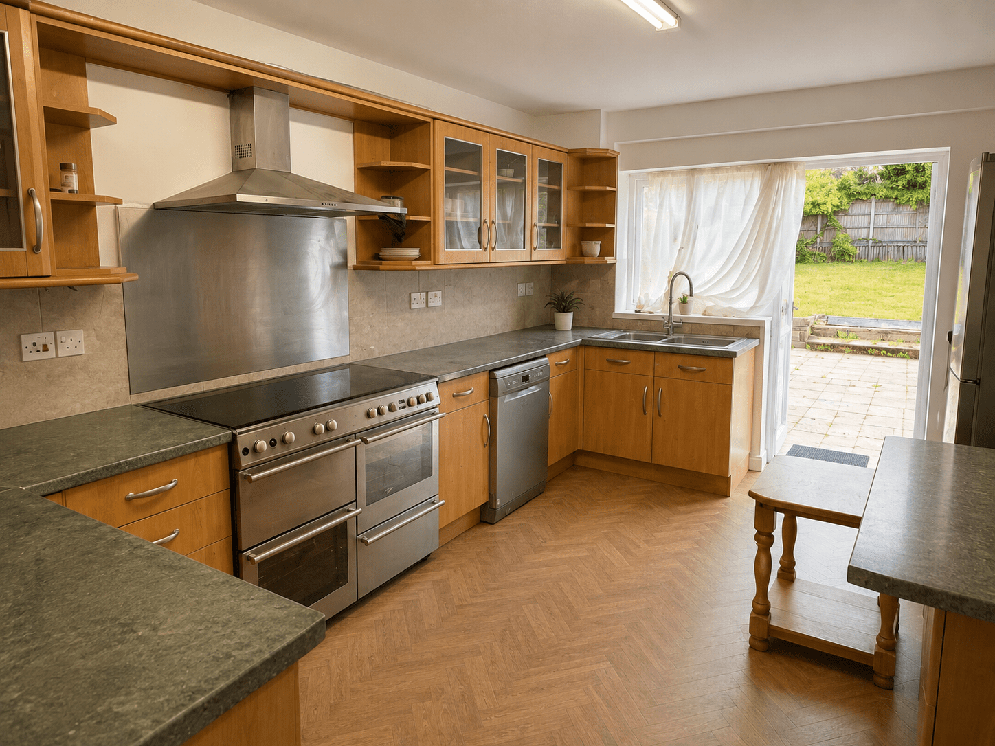 Kitchenn in 5 bedroom house in Epsom 5 bedroom detached family home