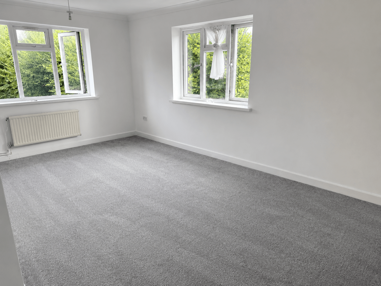 Room in 5 bedroom house in Epsom 5 bedroom detached family home