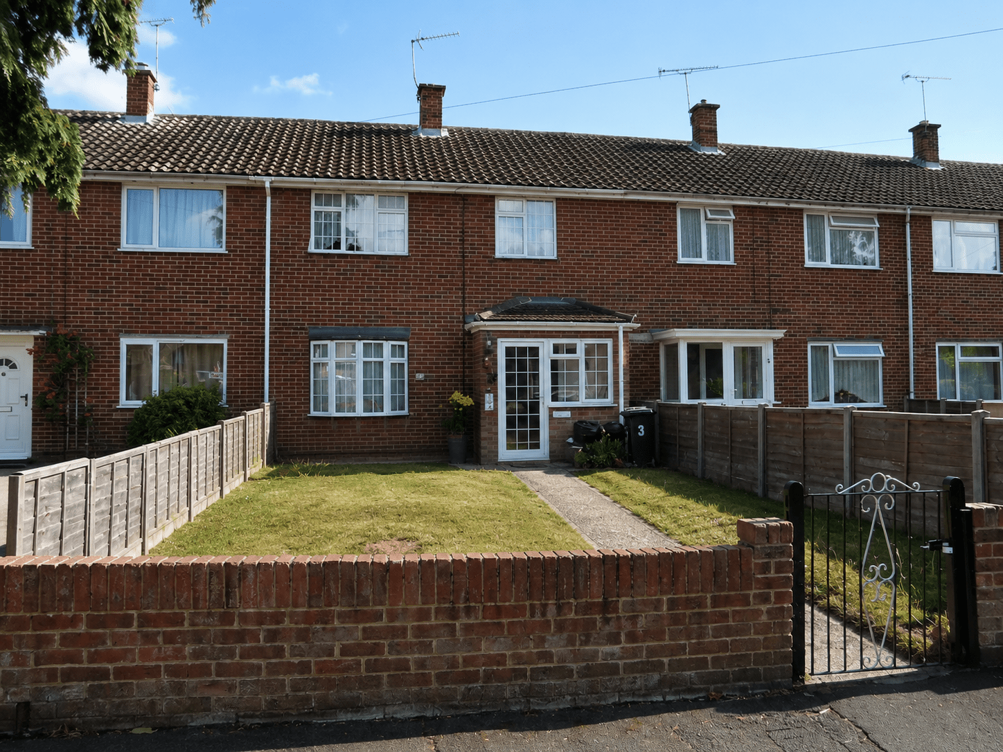 brook close in guildford to let gu12 6aj Brook Close, GU12 6AJ