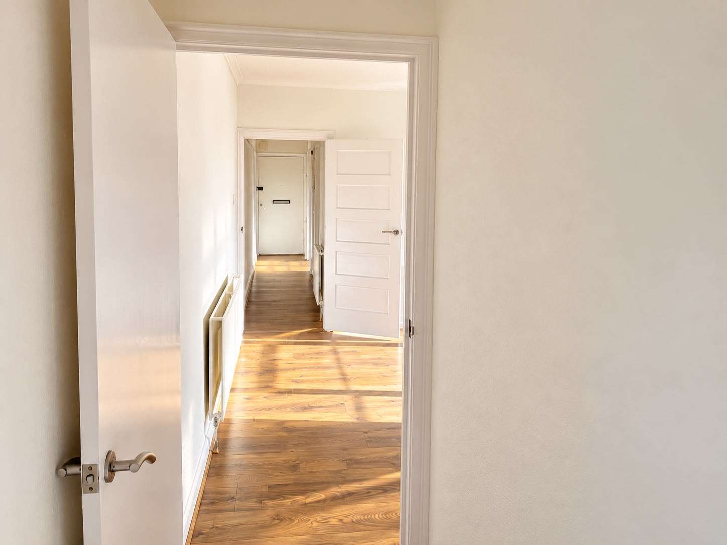 2 bedroom flat in Grosvenor Court Morden SM4 5HQ hall way Grosvenor Court, Morden, SM4 5HQ