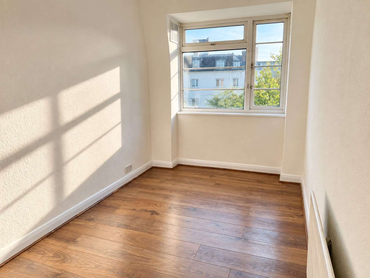 2 bedroom flat in Grosvenor Court Morden SM4 5HQ room 2 Grosvenor Court, Morden, SM4 5HQ