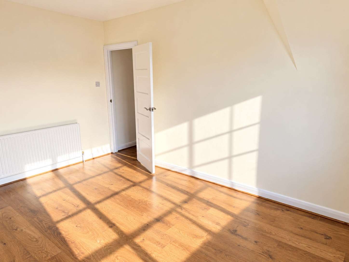 2 bedroom flat in Grosvenor Court Morden SM4 5HQ roomm Grosvenor Court, Morden, SM4 5HQ