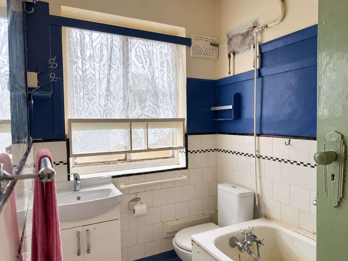3 Bed house in Mitcham Bathroom Spencer Road, MItcham, CR4 1SJ