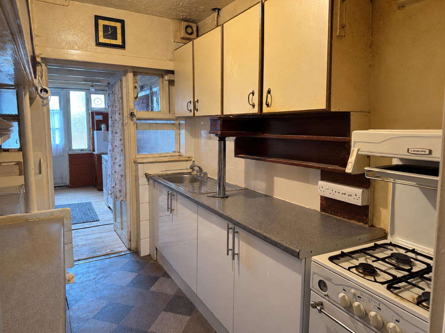 3 Bed house in Mitcham Kitchen Spencer Road, MItcham, CR4 1SJ