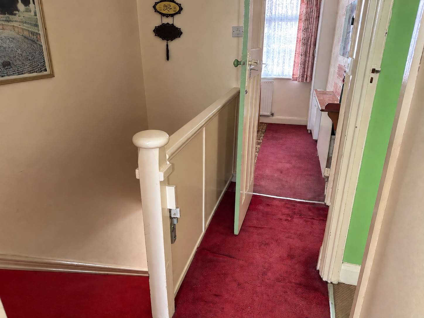 3 Bed house in Mitcham hallway upstairs Spencer Road, MItcham, CR4 1SJ