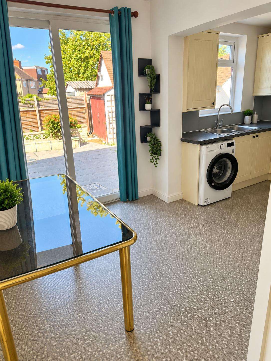 3 bedroom house in Morden Kitchen fromm entrance view London Road, Morden SM4 5AT