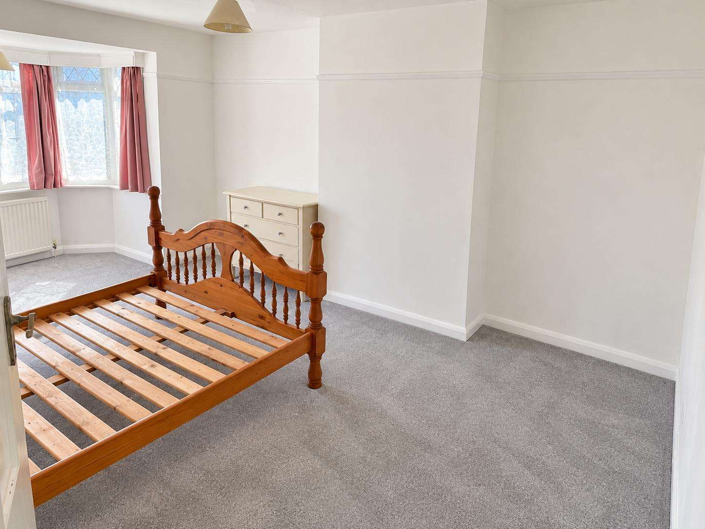 3 bedroom house in Morden Master Bedroom different view London Road, Morden SM4 5AT