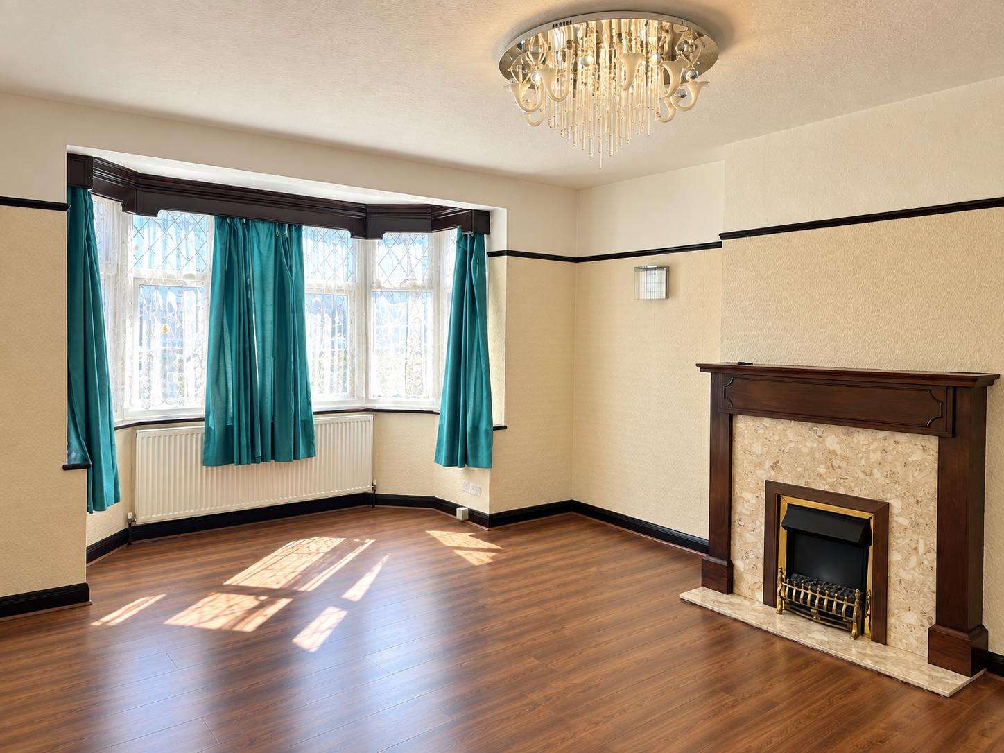 3 bedroom house in Morden Reception Room London Road, Morden SM4 5AT